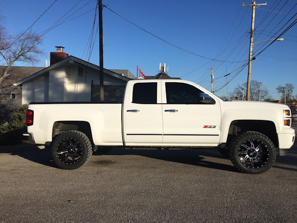 2015 Chevy Silverado 1500 with Rough Country 3.5 inch lift kit with 20x10 inch American Truxx AT162 Vortex wheels and 33 inch Atturo Trail Blade MT tires 