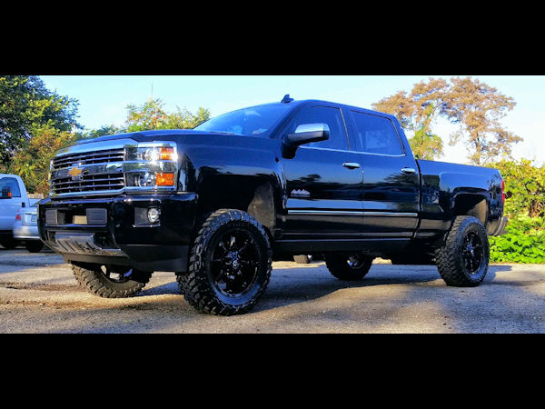 2016 Chevy Silverado 2500HD with 3 inch Zone Offroad lift kit and 20x9 Fuel Offroad Coupler wheels with 35 inch Toyo Open Country MT tires 