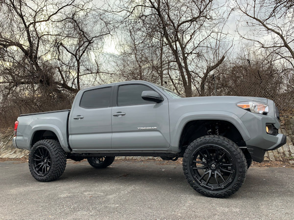 2020 Tacoma with the new Readylift 3in. Coilover kit and 22x10 Fuel Rebels with 33x12.50x22 Atturo Trailblade M/T’s 