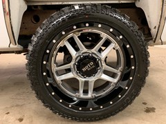 Chevy 2500 , leveled with 22x10 -18 and Radar R7 M/T 33x12.50x22