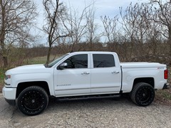 Chevy 1500 leveled up with 22x10 Hostile Sprockets and 33x12.50x22 Nitto Terra Grapplers