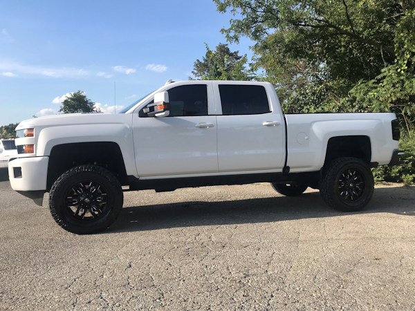 2018 Chevy 2500, 4.5in BDS Lift, 20x9 +20 offset Fuel Sledge ,35x12.50x20 Toyo Open Country A/T 2, and custom painted grill and chrome delete 