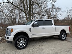 2019 F250 Platinum, with a Rough Country leveling kit,22x10 Fuel Contra and 35x12.50x22 Radar R7 M/T’s