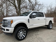 2019 F250 Platinum, with a Rough Country leveling kit,22x10 Fuel Contra and 35x12.50x22 Radar R7 M/T’s