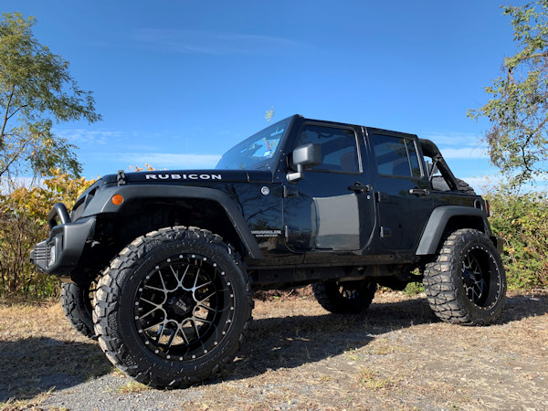 Jk with a 4in. Zoneoffroad lift, 22x12 Motometal’s and 37x13.50x22 Nitto Mud Grapplers 