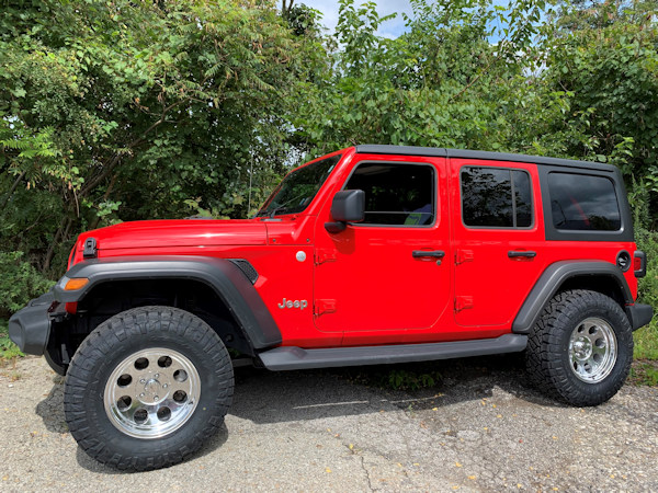 Wrangler JL with 17in Pro Comp Wheels and Nitto Ridge Grapplers 