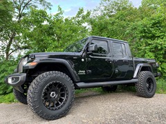 2020 Jeep Gladiator, 3.5in. Rough country lift, 20x10 Method Racing wheels with 37x12.50x20 Nitto Trail Grapplers