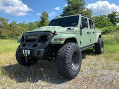 2020 Gladiator , 3.5in lift, 20x12 Black Rhino wheels, 37x13.50x20 Nitto Ridge Grapplers, Fab Fours front end, Amp power steps,katzkin custom stitched leather seats and dash, full JL audio sound system, and more