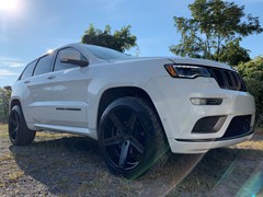 Jeep Grand Cherokee with 22x10.5 Giovanna’s