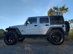 Jk  with a 4in. Zoneoffroad Kit, 20x10 Motometal Gloss Black 970’s, 37x12.50x20 Nitto Ridge Grapplers