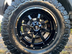 Jk  with a 4in. Zoneoffroad Kit, 20x10 Motometal Gloss Black 970’s, 37x12.50x20 Nitto Ridge Grapplers