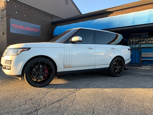2014 Range Rover with 22 inch Niche Misano wheels and Continental DWS06 tires 