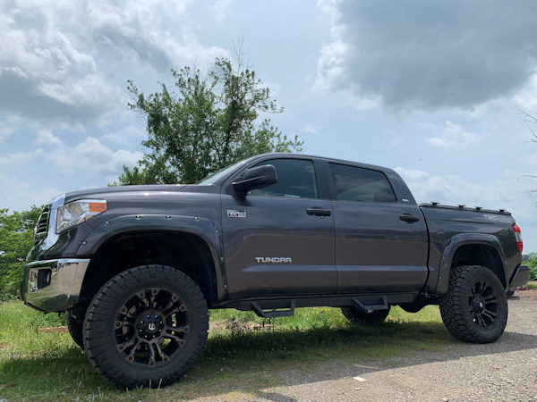 Tundra with 6in Readylift kit, 20in fuel vapors, 35x12.50x20 Nitto Ridgegrapplers 