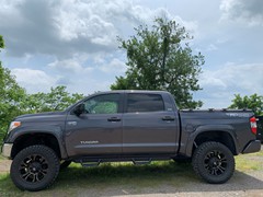 Tundra with 6in Readylift kit, 20in fuel vapors, 35x12.50x20 Nitto Ridgegrapplers
